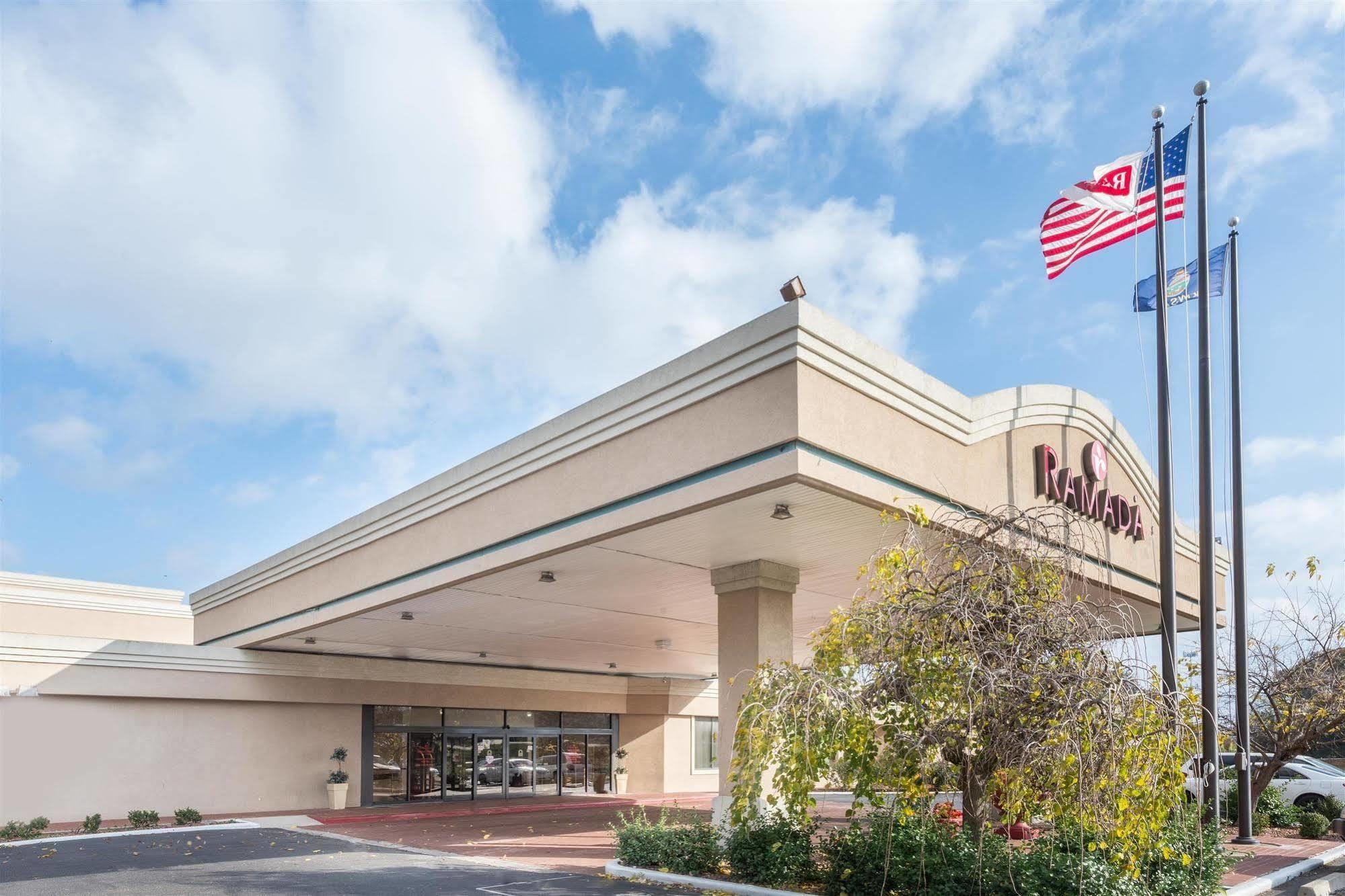 Ramada Overland Park Mission Exterior photo