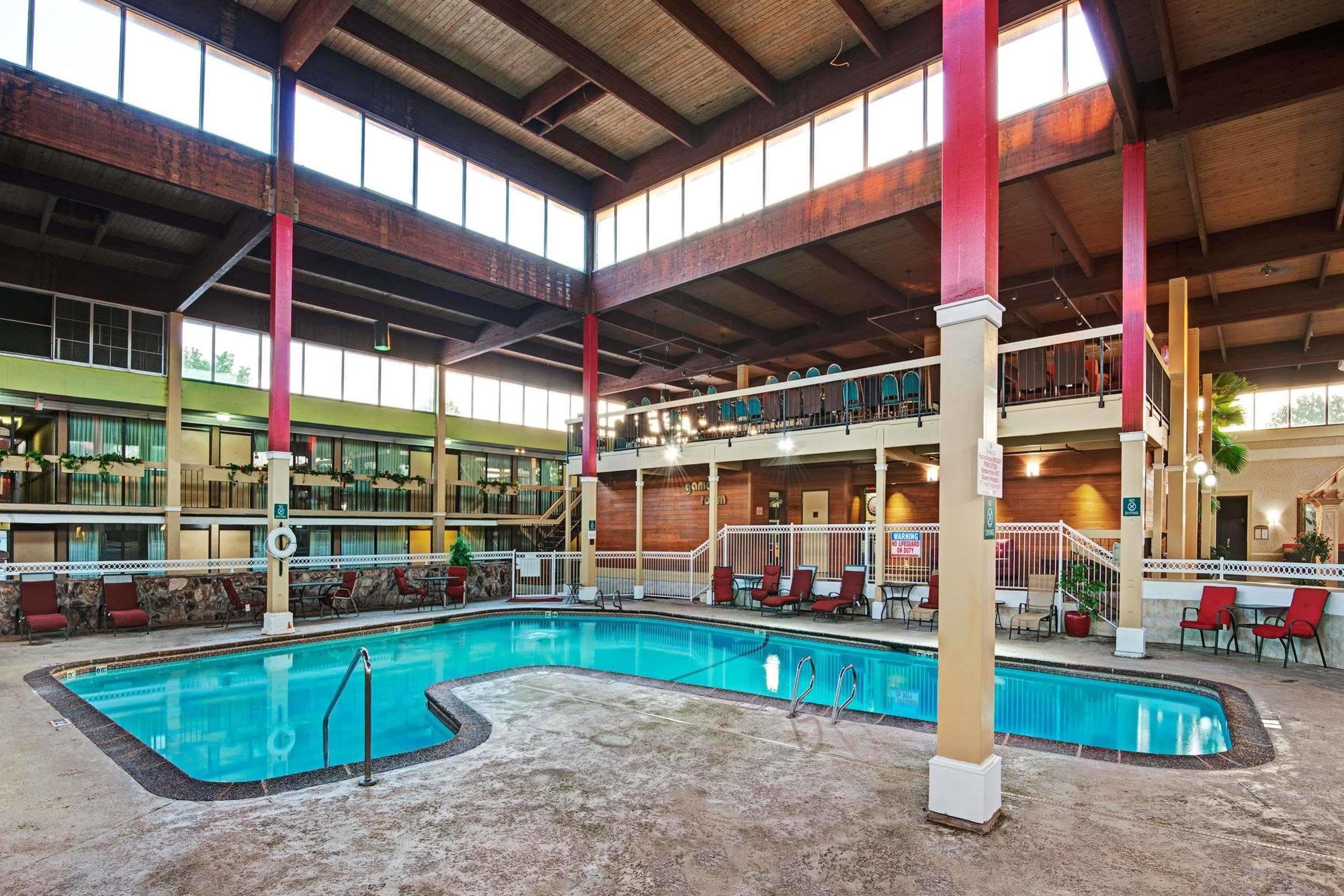 Ramada Overland Park Mission Exterior photo