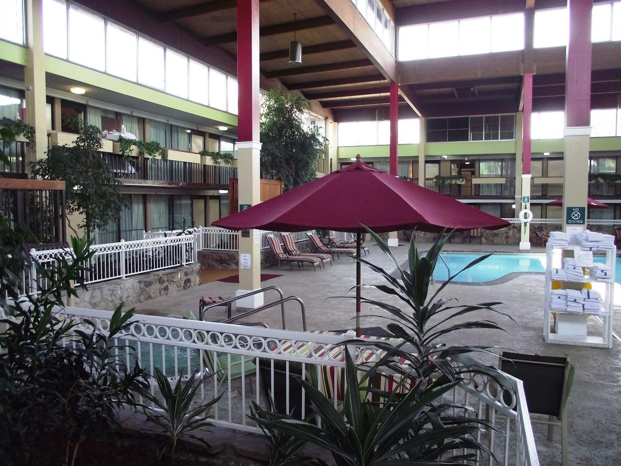 Ramada Overland Park Mission Exterior photo